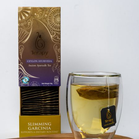 Losse Slimming Garcinia thee met groene blaadjes en kruiden